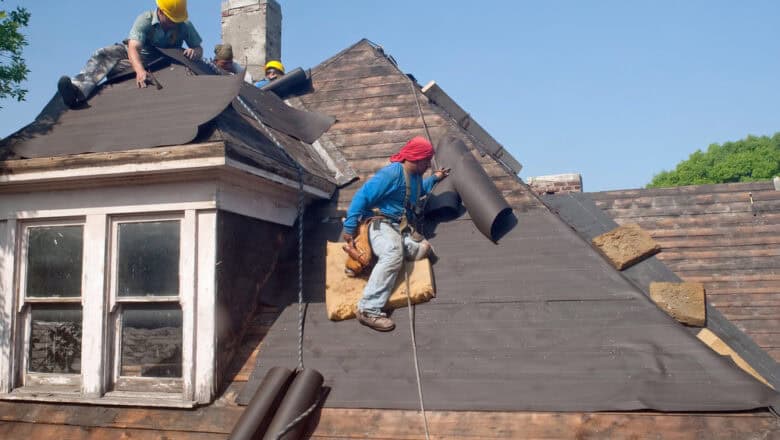 Når bør du vedlikeholde huset utvendig – viktige tidspunkt og nødvendige oppgaver for å beskytte boligen